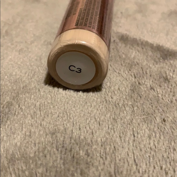 Makeup Revolution conceal & define concealer C3 - Picture 2 of 3